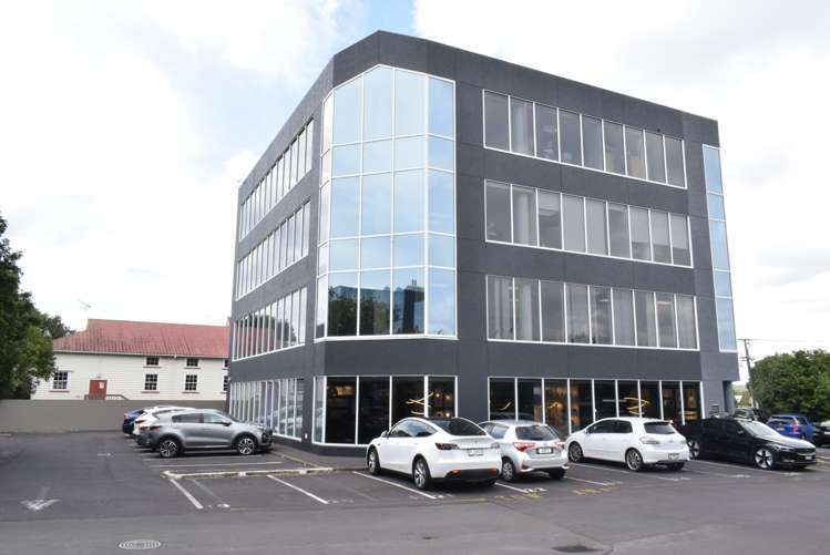 2/2 Kalmia Street_0