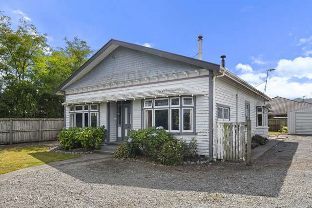 Charming 1930 Bungalow Awaits New Owners!