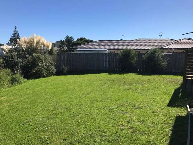 16 Adrian Grove Waikanae Beach_8