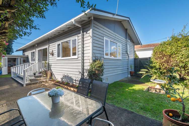 1/18 Gladstone Road Northcote_2