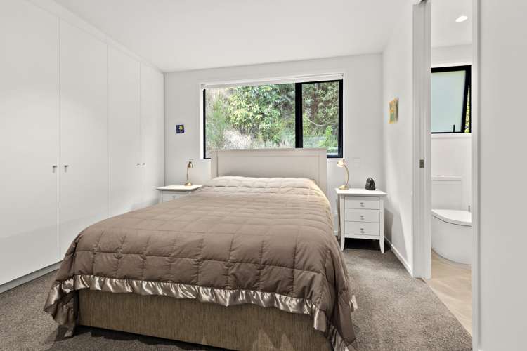 39 Erica Pabst Way Island Bay_11