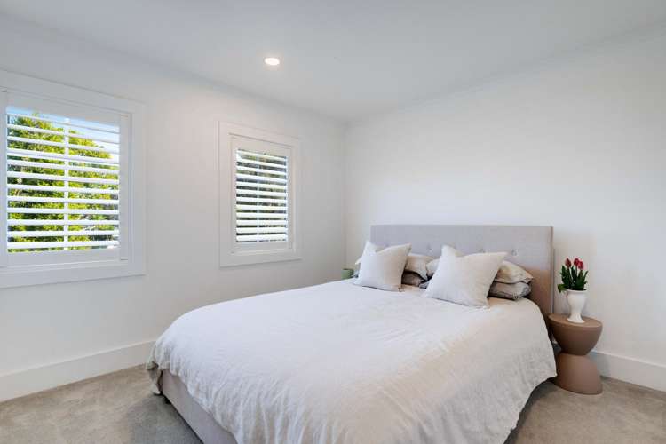 1 Almond Grove Greenhithe_16