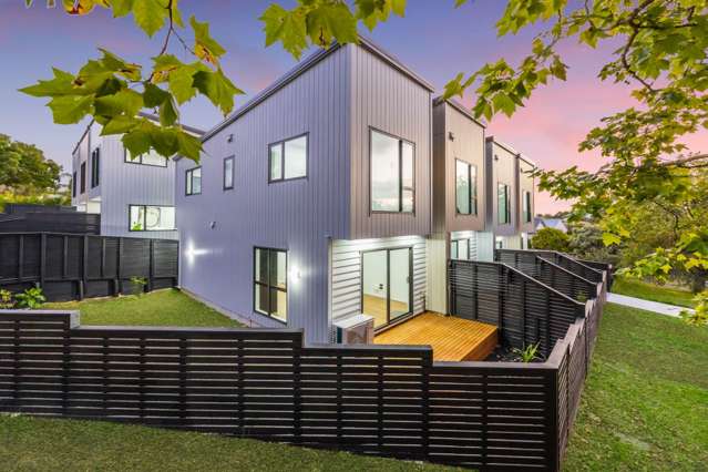 3 /1 Photinia Place Botany Downs_3