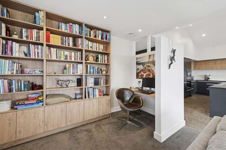 5 Azalea Lane Waipahihi_10