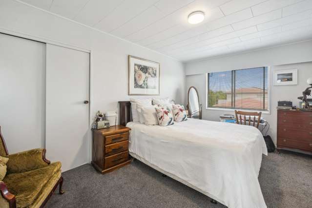 19B (*) Grey Street 1070_1