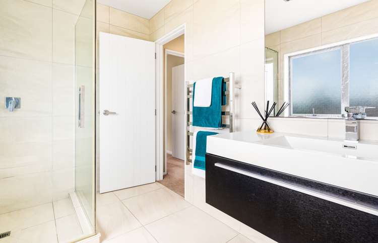 24a Vodanovich Road Te Atatu South_19