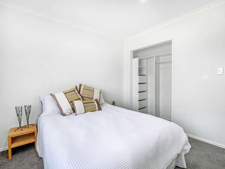 10 Hollows Crescent Takaro_18