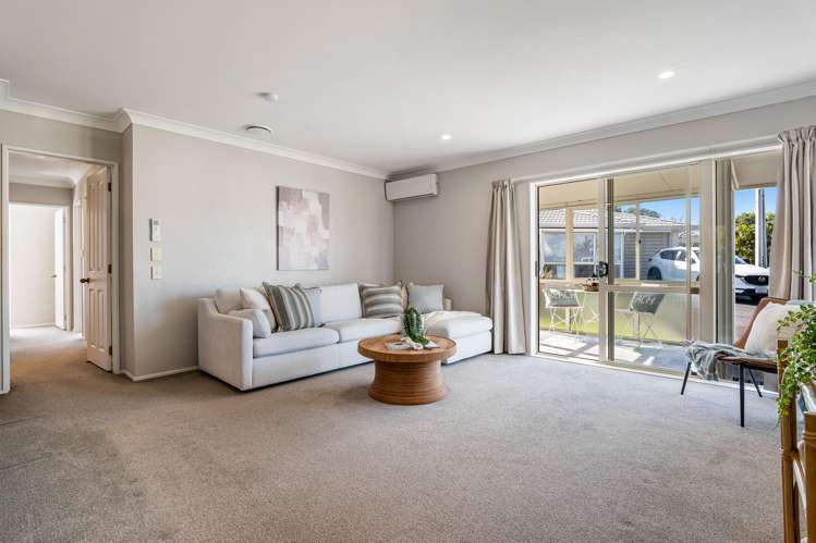 1/2 Doment Crescent Orewa_6