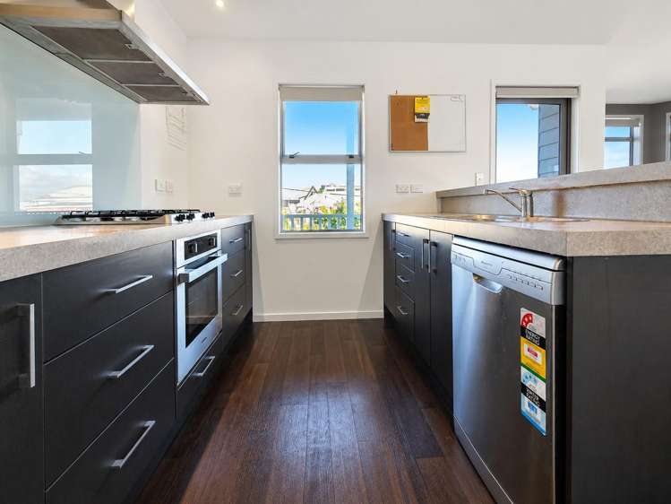  A/5 Adelaide Street Petone_7