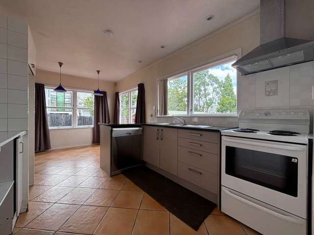 1/8 Quiet Street Te Atatu South_3