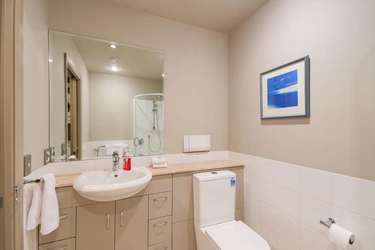 2/10 Lake Street Queenstown_33