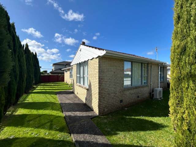 Renovated, Double Glazed! Warm & Cozy!