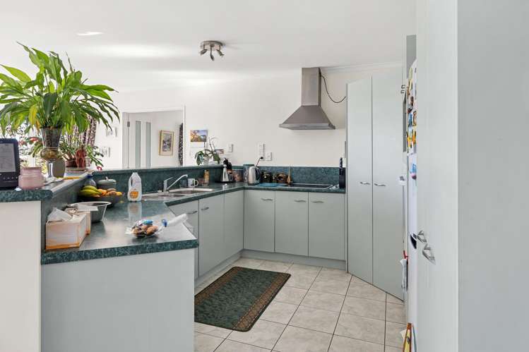 1 Cobbe Place Pomare_5