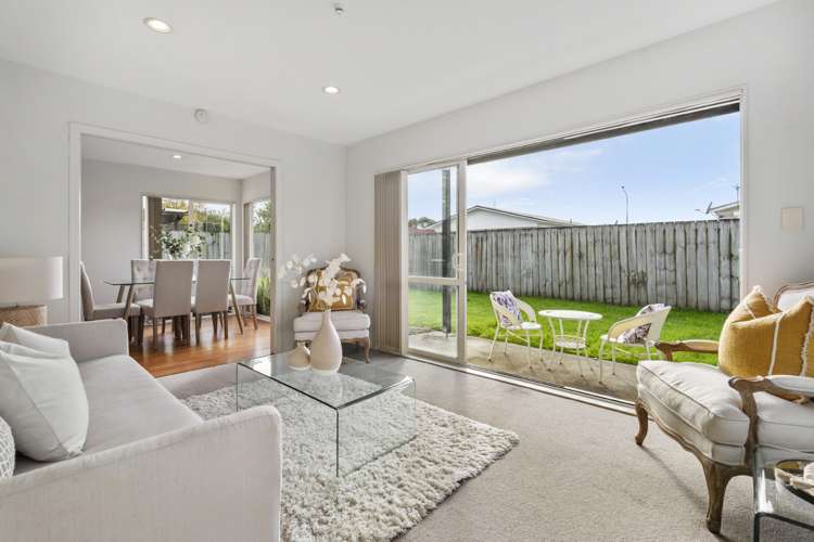 15 Bordeaux Parade Te Atatu South_8