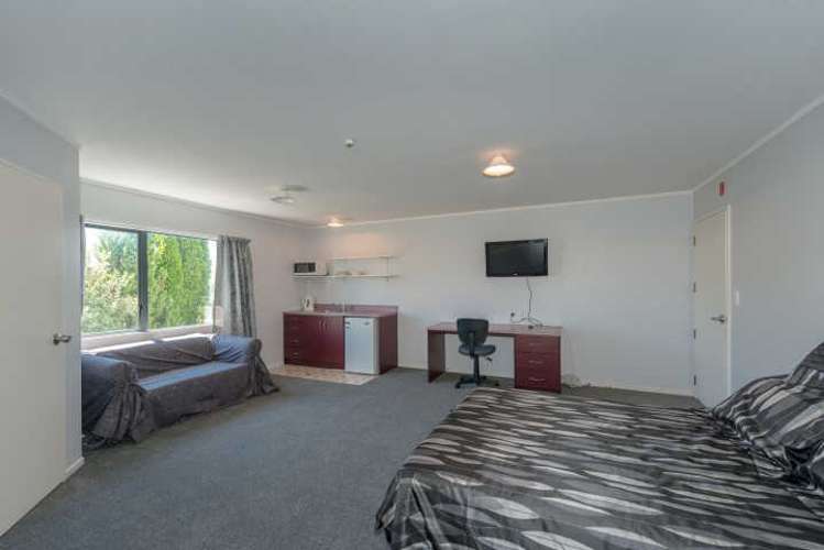 6/2 Baffles Crescent 1076_3