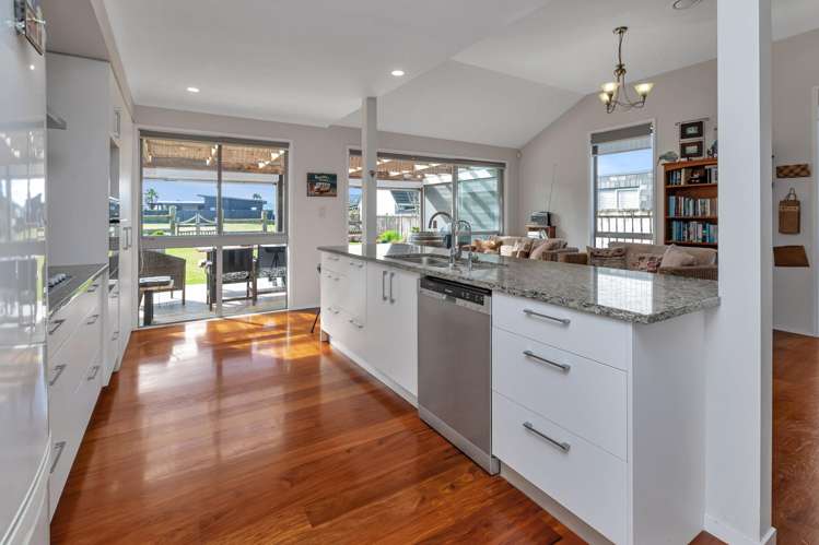 9 Paradise Point Place One Tree Point_6