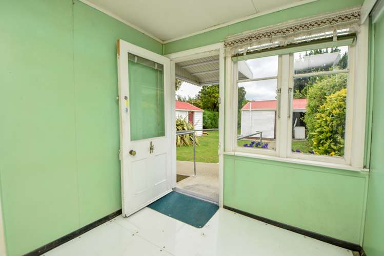 212 High Street South Carterton_11