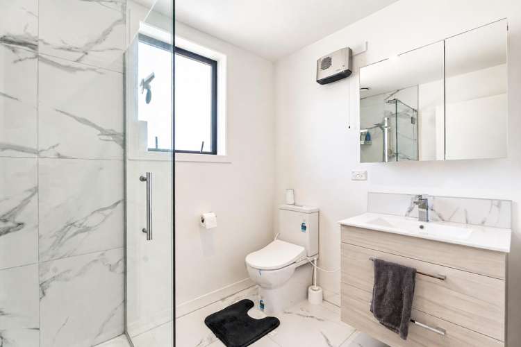 2/83 Vodanovich Road Te Atatu South_6
