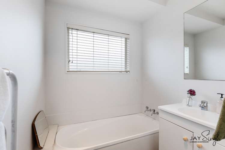 2/11 Cameron Street Papakura_11