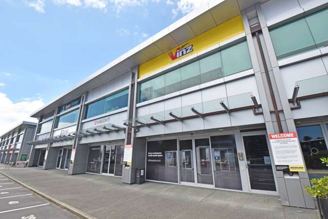 GROUND FLOOR SHOWROOM