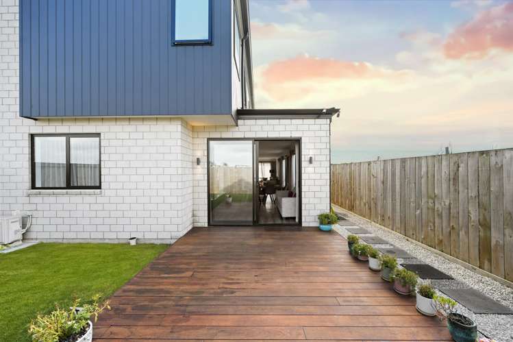 2/10 Bourn Heath Drive Rototuna_18