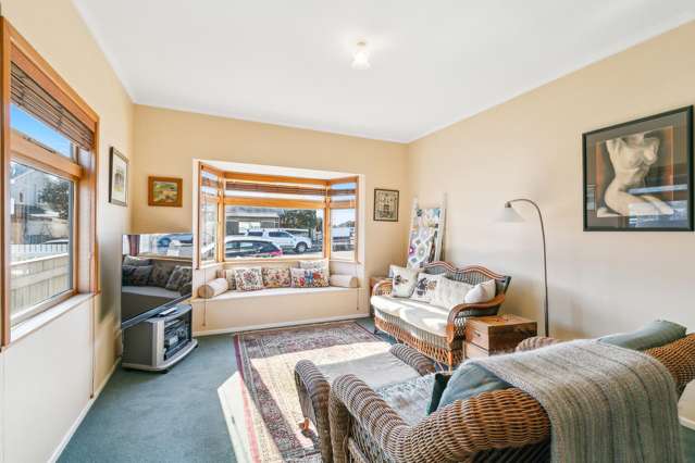 93 Apu Crescent Lyall Bay_1