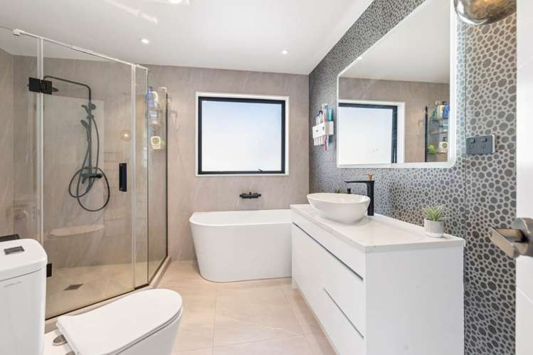 17 Tullymore Drive Flat Bush_12