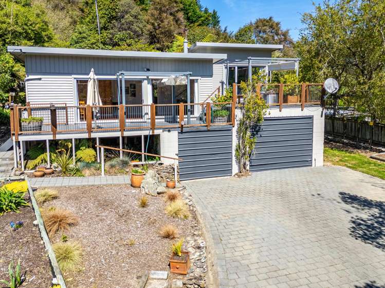 1692 Queen Charlotte Drive Linkwater_1