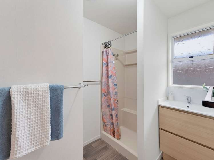 2/2 Bentley Street Russley_14