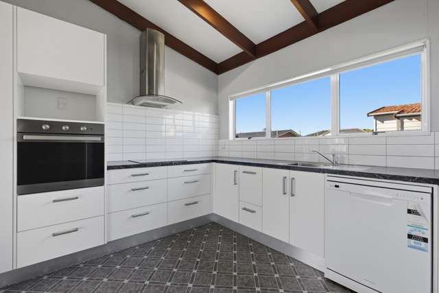 2/92a Ngamotu Road Spotswood_2