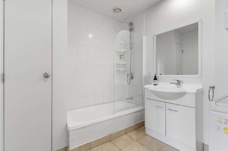 5E/10 Crown Lynn Place New Lynn_14
