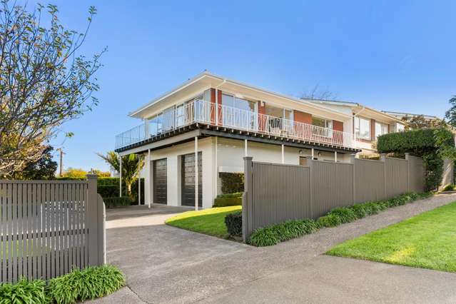 Classic Kiwi Home with Panoramic Views