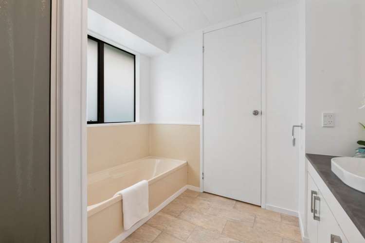 14 Waiora Road Stanmore Bay_13