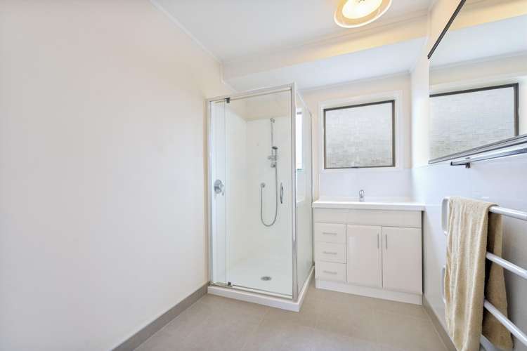 2/9 Annette Avenue Te Atatu South_8