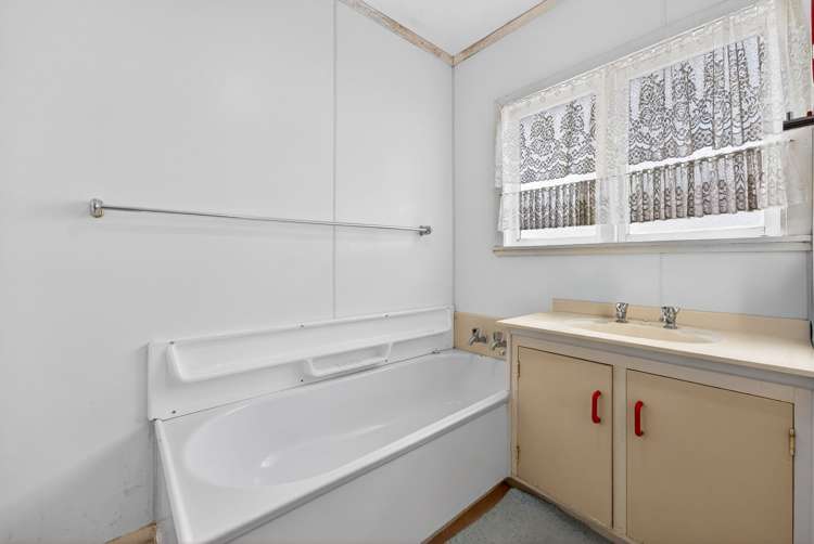 16 Duke Avenue Pukekohe_12