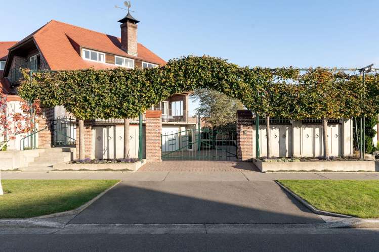 7 Nederland Avenue Burwood_36