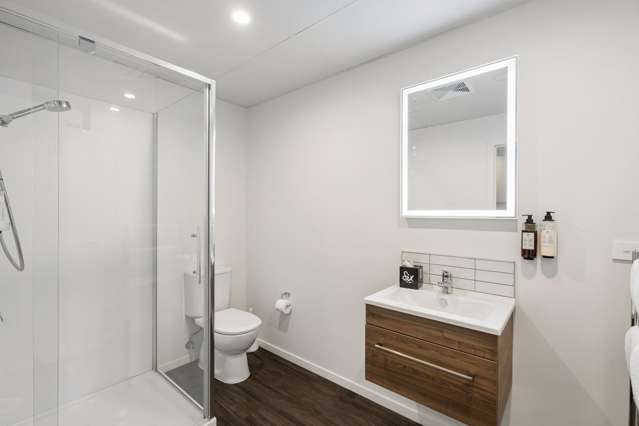 014/(Door 006) LQ Hotel, 18 Mountain Ash Drive Frankton_4