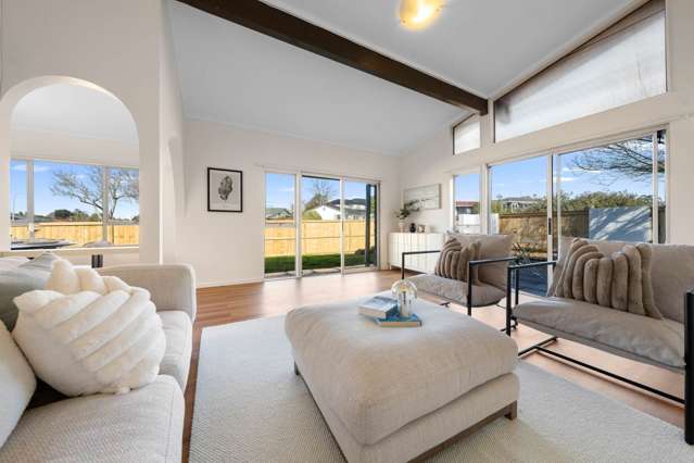 2/30 Whiteacres Drive Sunnyhills_1