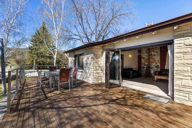Unique Home, Golf Course and Mountain Views!