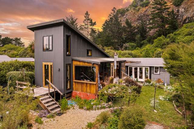 Blended Rustic and New Beauty by the Beachside