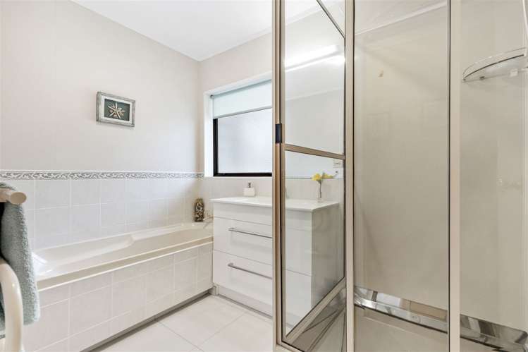 2/6 Pinewood Grove Botany Downs_10