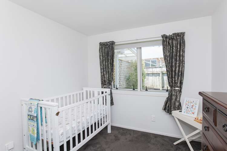 15 Silverstone Place Lytton West_16