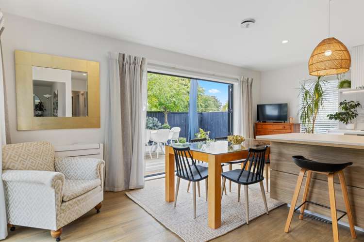 69 Regency Crescent Redwood_8