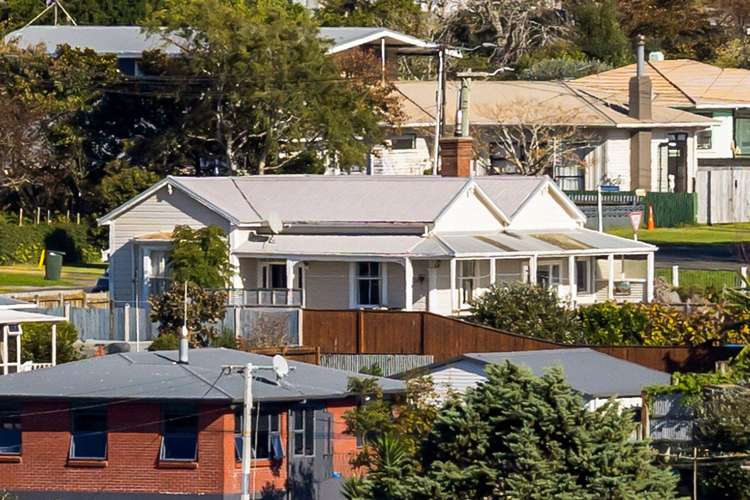 2 Broadway Waitara_41