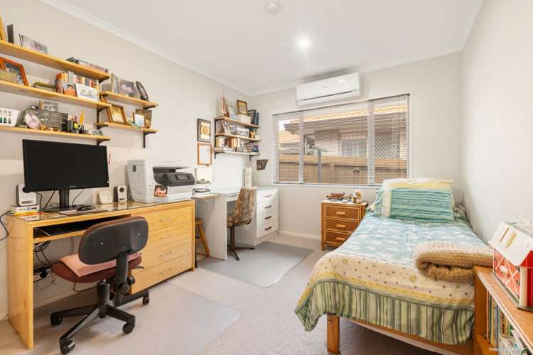 18 Gillett Place Botany Downs_13