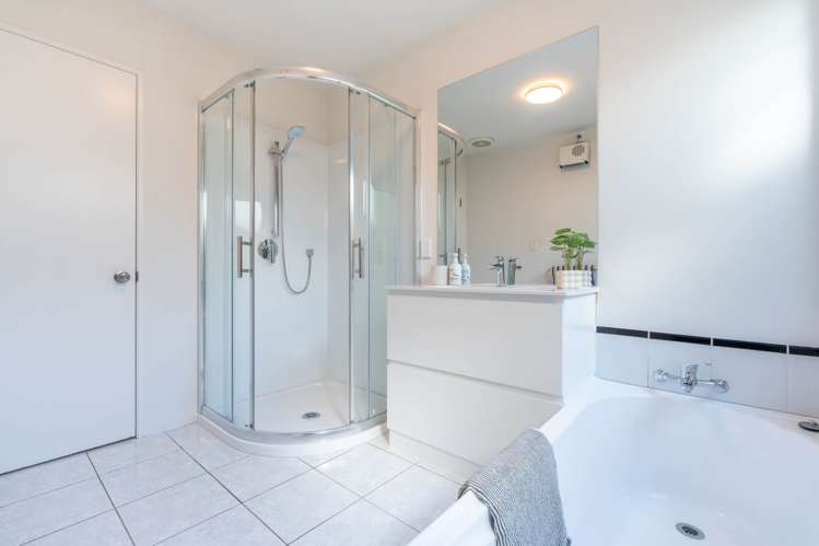 2/353 Glenfield Road Glenfield_18