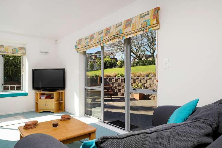 2 Burgundy Park Avenue Henderson_10