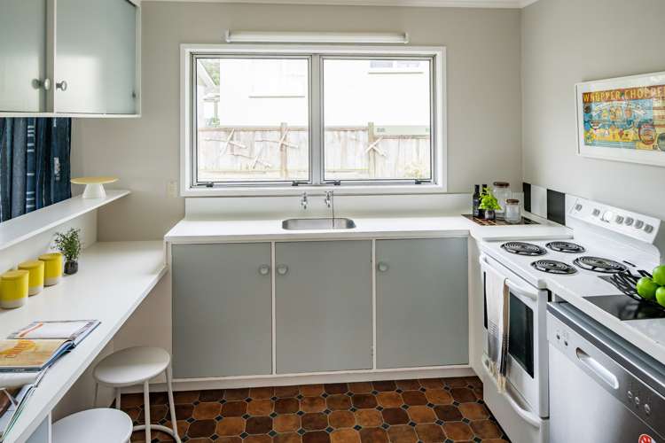 22 Helvetia Grove Naenae_9