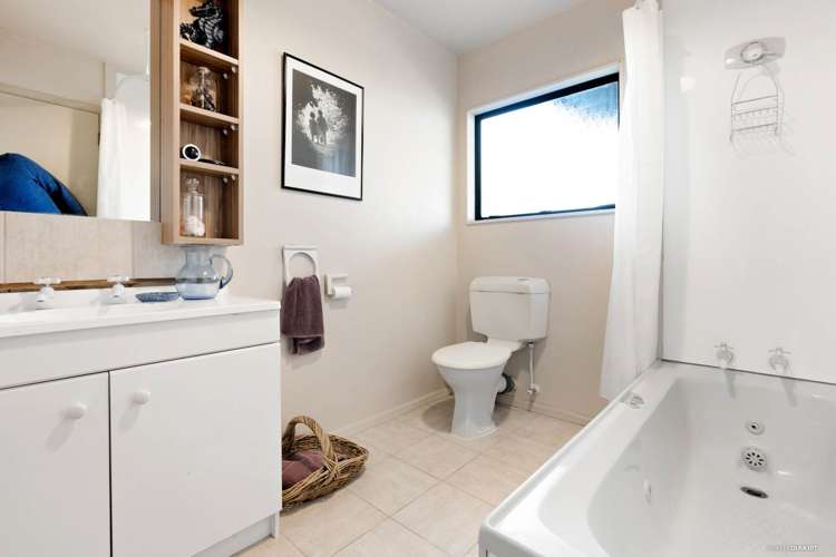 2/14 Wernham Place Northcote_6