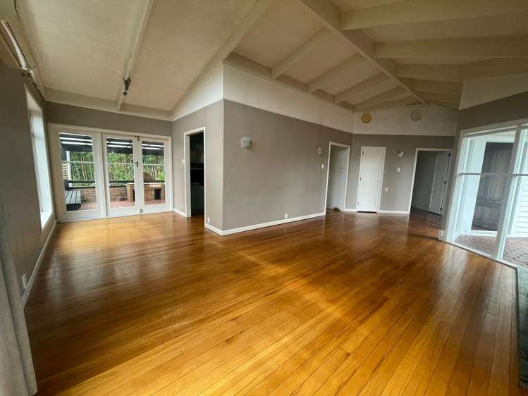 62 Sylvan Crescent Te Atatu South_1